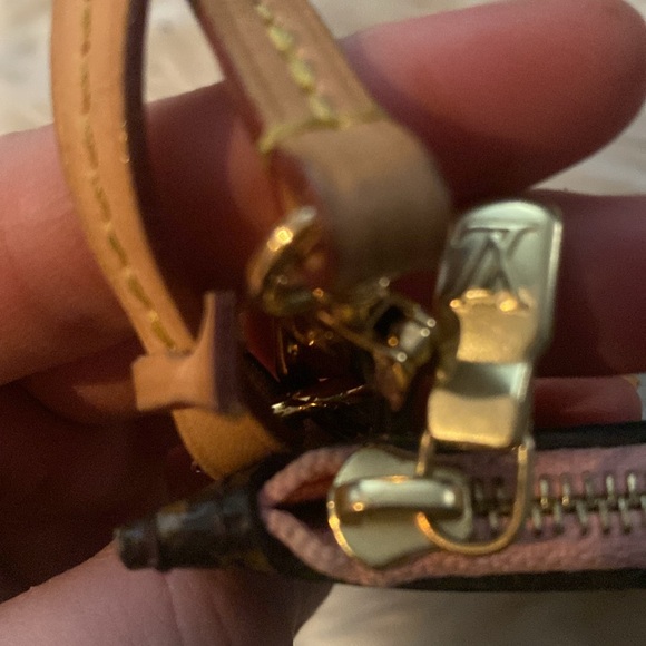 barley used beautiful Louis Vuitton hand bag - Picture 8 of 11